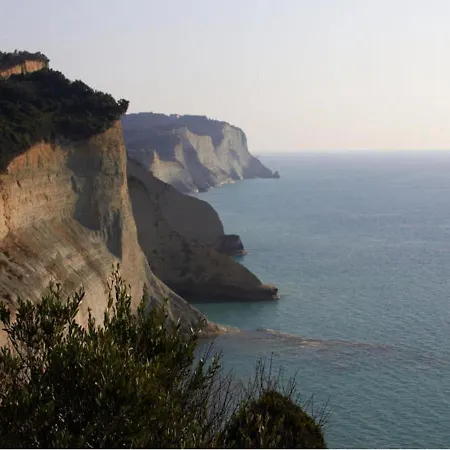 Cosy In With Terrace Apartment Benitses (Corfu)